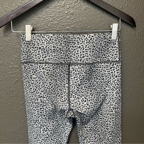 Sweaty Betty, Flatter Me Cheetah Print Leggings Black Gray, 7/8 length - Picture 7 of 11
